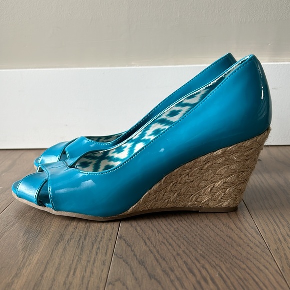 Beachy vacation heels - Picture 3 of 4